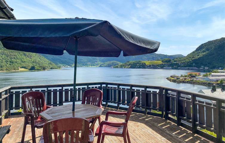 Ferienhaus für 8 Personen mit Garten in Halsa, Nördliches Fjordnorwegen