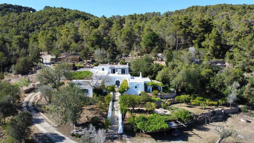 Ferienhaus für 8 Personen, mit Terrasse und Garten sowie Pool und Ausblick in St Llorenc de Balafia - 2
