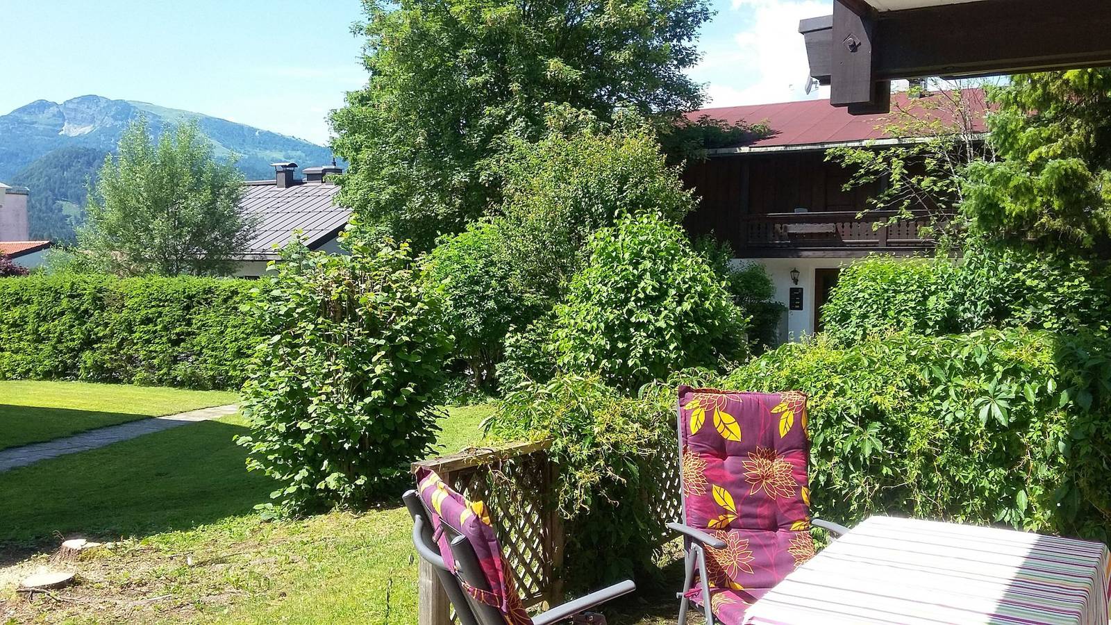 Ganze Ferienwohnung, Haus am Wiesengrund - Ferienwohnung 52qm mit sonniger Terrasse und Bergblick in Reit im Winkl, Bayerische Alpen