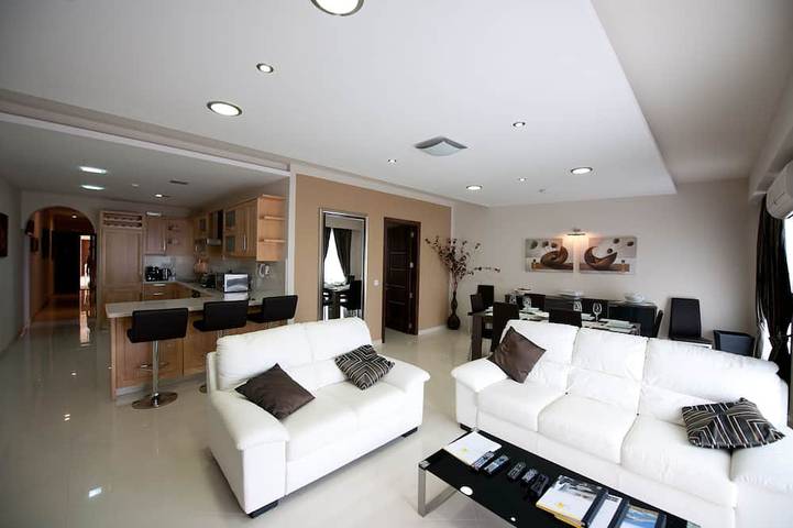 Vacation rental for 9 people, with yard and hot tub as well as pool in Gozo