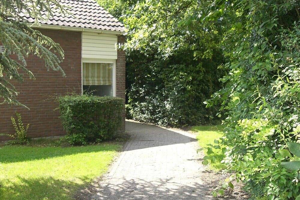 Ferienhaus mit Blick auf den Deich vom Grevelingen Meer direkt vor der Haustür in Aquadelta, Bruinisse