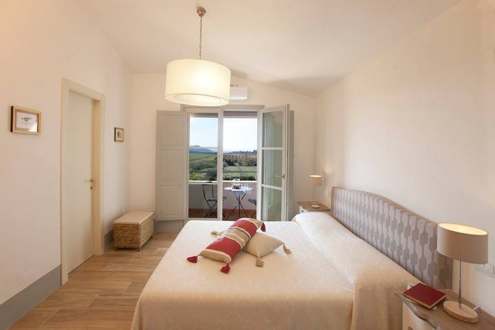 Podere La Sassicaia - Villa con piscina privata tra le colline toscane in Manciano (comune), Provincia di Grosseto