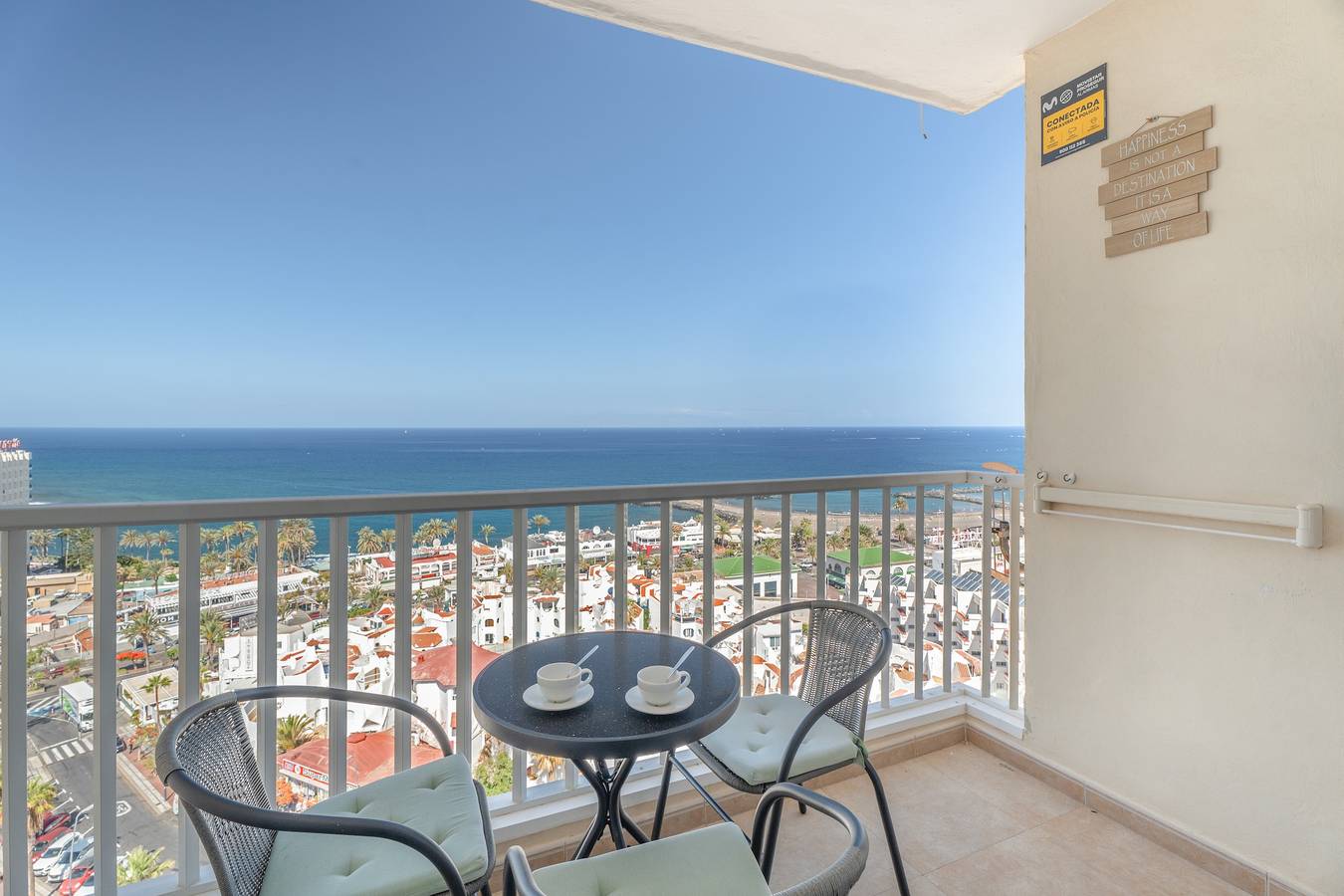Appartamento intero, Vacanze 'Amazing View Over The Ocean Y' con vista mare, piscina e Wi-Fi in Playa de las Americas, Tenerife Sud