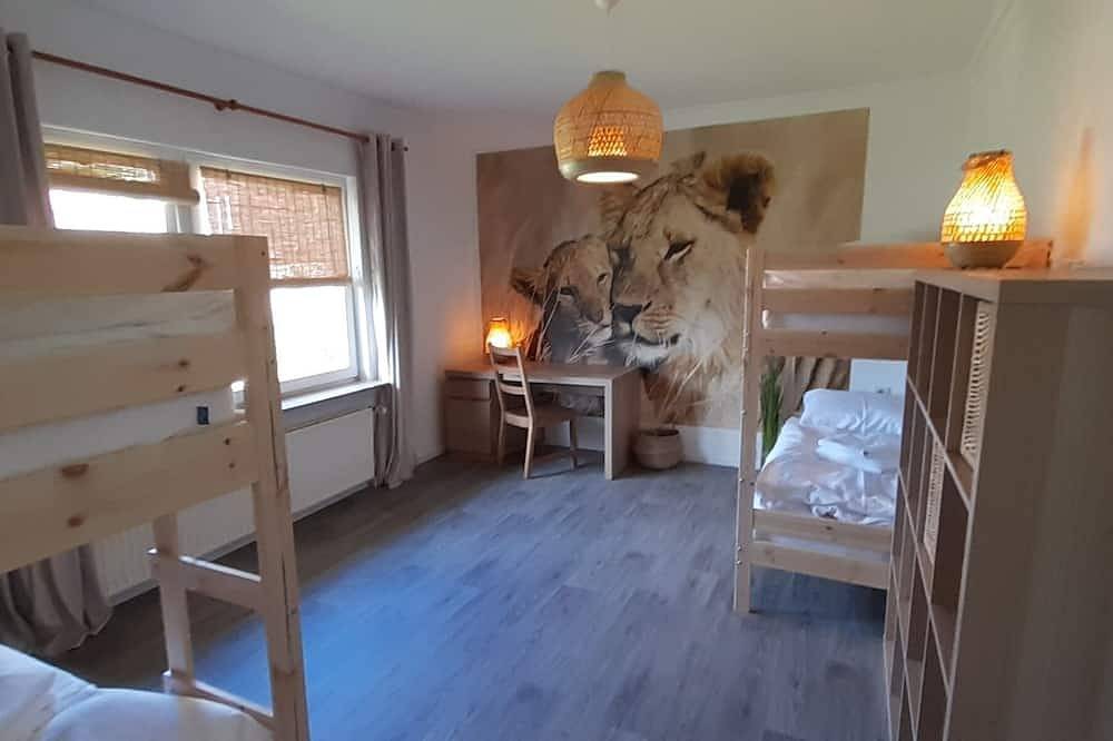 D&B staycation Ferienpark,\nferienhaus \"Der Löwe\" in Niedenstein, Schwalm-Eder-Kreis