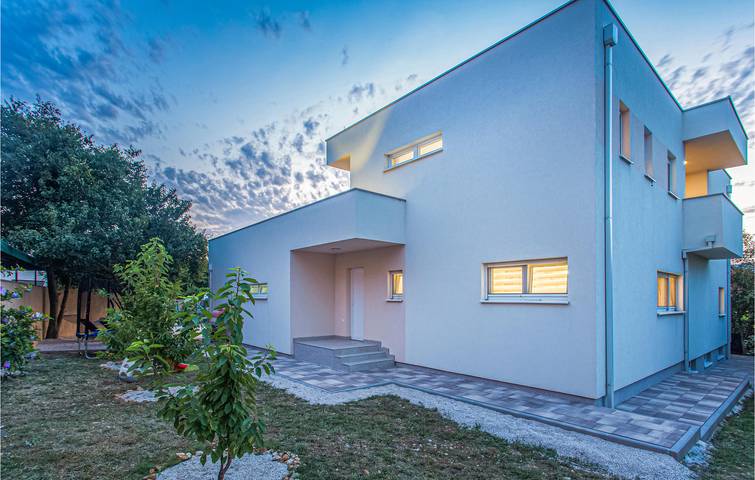 Gemütliche 2-Zimmer-Wohnung mit Pool und Terrasse, 2 km vom Zentrum von Sušci entfernt in Dalmatinisches Zagora