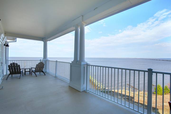 Apartment for 6 people, with balcony and pool as well as yard in North Carolina