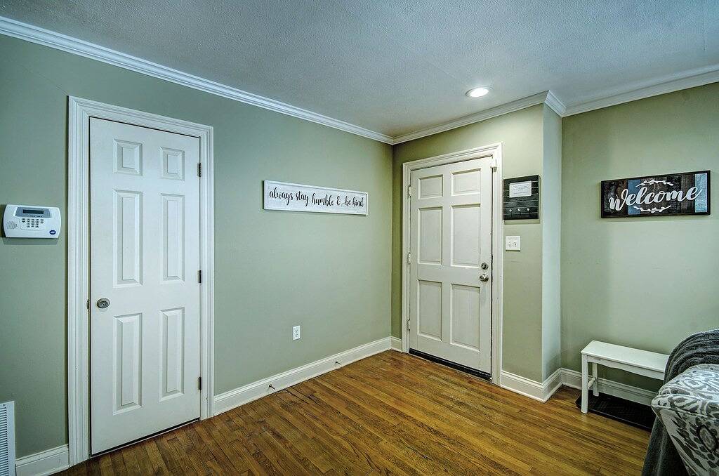 Relax in Shady Oaks Near Hospitals & Dining in Jackson, Hinds County