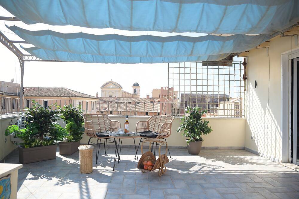 Entire apartment, Neptune holiday home, penthouse and penthouse in the sea view village near beaches in Nettuno, Rome Province