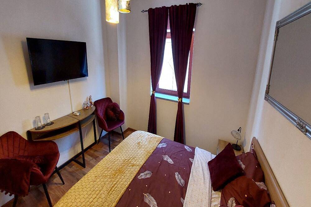 Rooms Argo - Red Double Room in Ville de Cres, Île de Cres