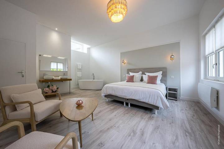 Location de vacances pour 2 personnes, avec terrasse et jardin à Distré - 2