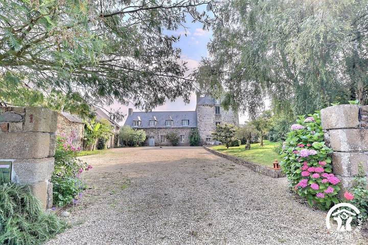 Cottage pour 2 personnes, avec jardin à Plerguer