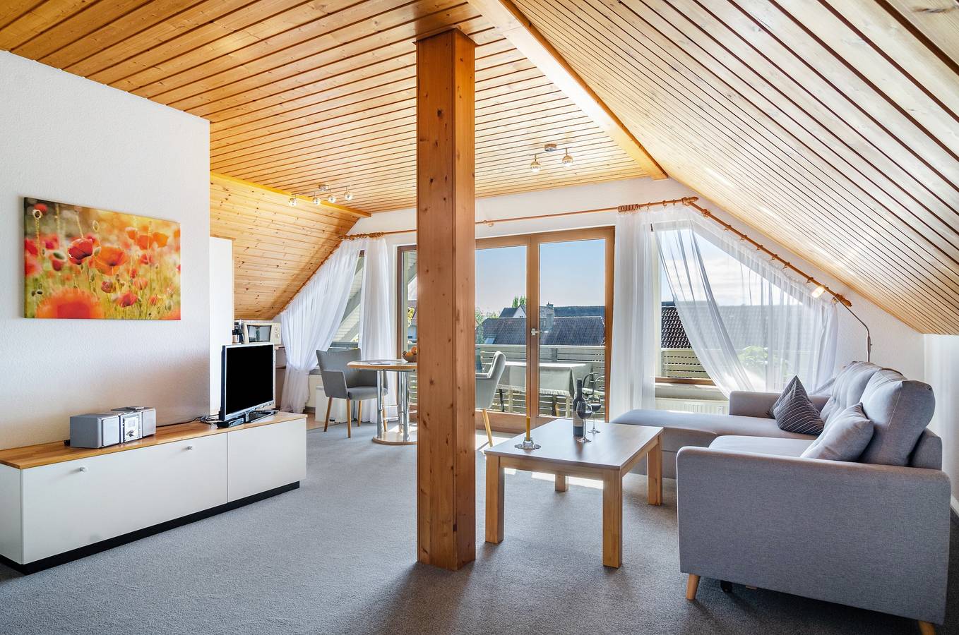 Ganze Wohnung, Ferienwohnung Nr1" mit Balkon und Wi-Fi in Immenstaad, Immenstaad am Bodensee