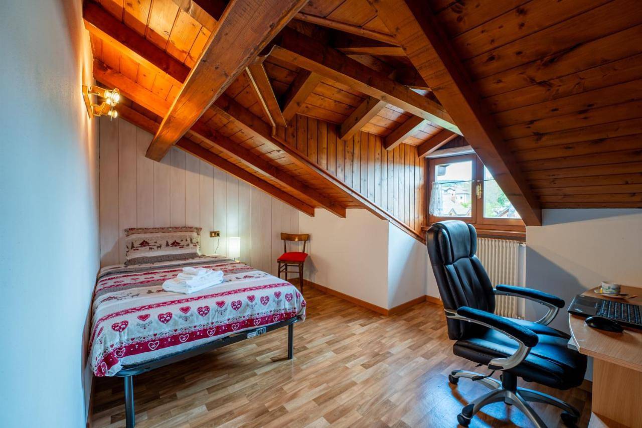 Apartamento inteiro, Lhousing - Tricamere con due bagni in centro in Roana, Vicenza (província)