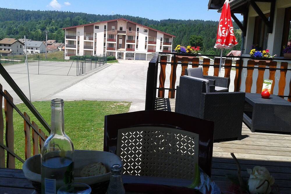 Appartement entier, Location face pistes ski parc haut jura Bellefontaine in Bellefontaine (Jura), Parc naturel régional du Haut-Jura