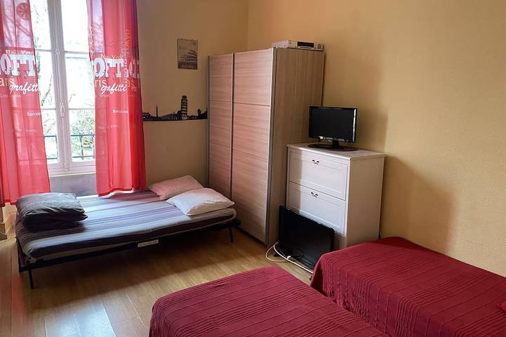 Appartement entier, Grand studio situé face au Parc Thermal. in Vittel, Neufchâteau