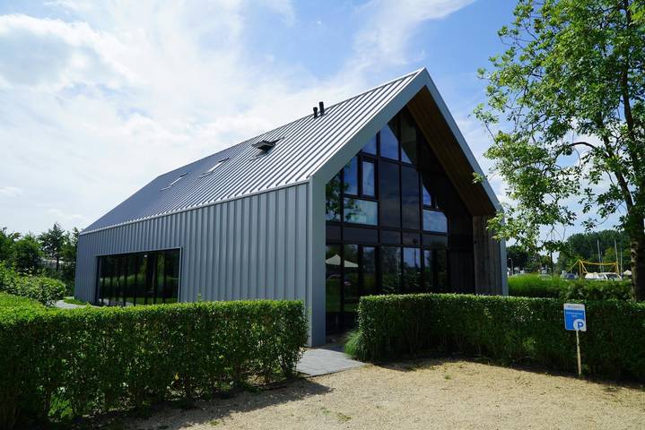 Vakantiehuis voor 18 personen, with Balkon/Terras and Terras as well as Tuin in Nijkerk