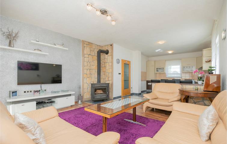 Geräumige Ferienwohnung mit Terrasse und WLAN, 1,5 km vom Fluss Ričina entfernt in Imotski, Makarska Riviera
