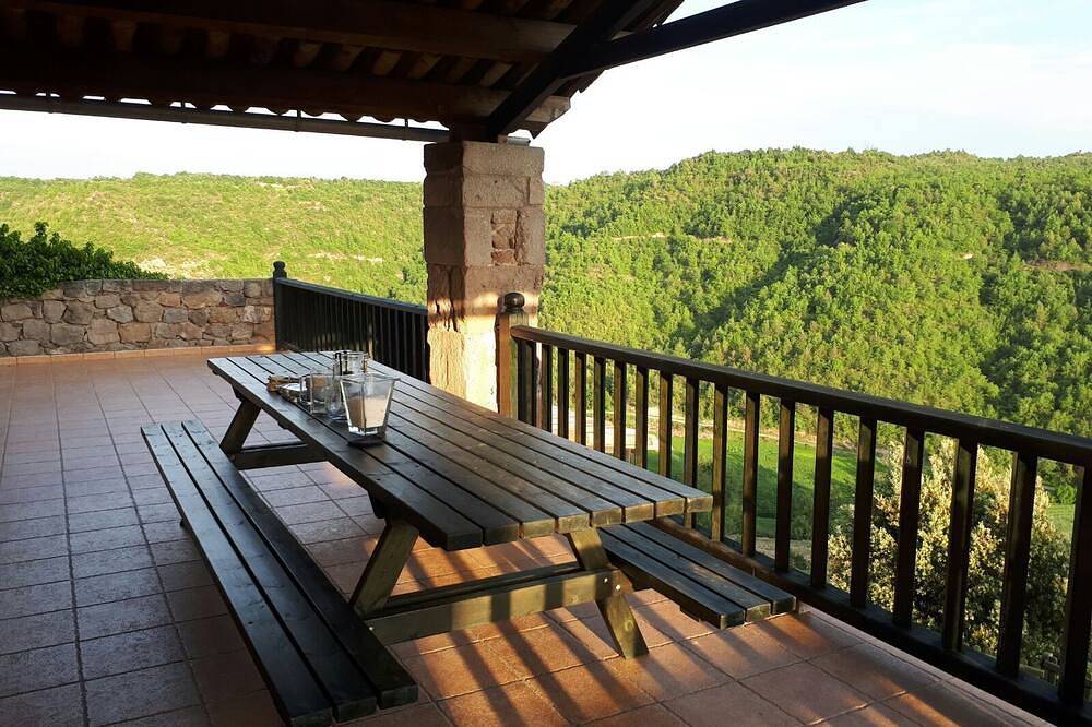 Ven a vivir una experiencia unica en plena naturaleza en La Sala de Biure in Sagás, Provincia de Barcelona