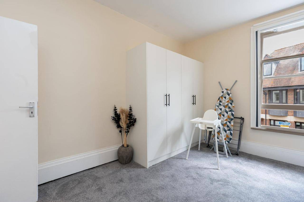 Entire apartment, Two-Bedroom Apartment in Winchester, South Downs