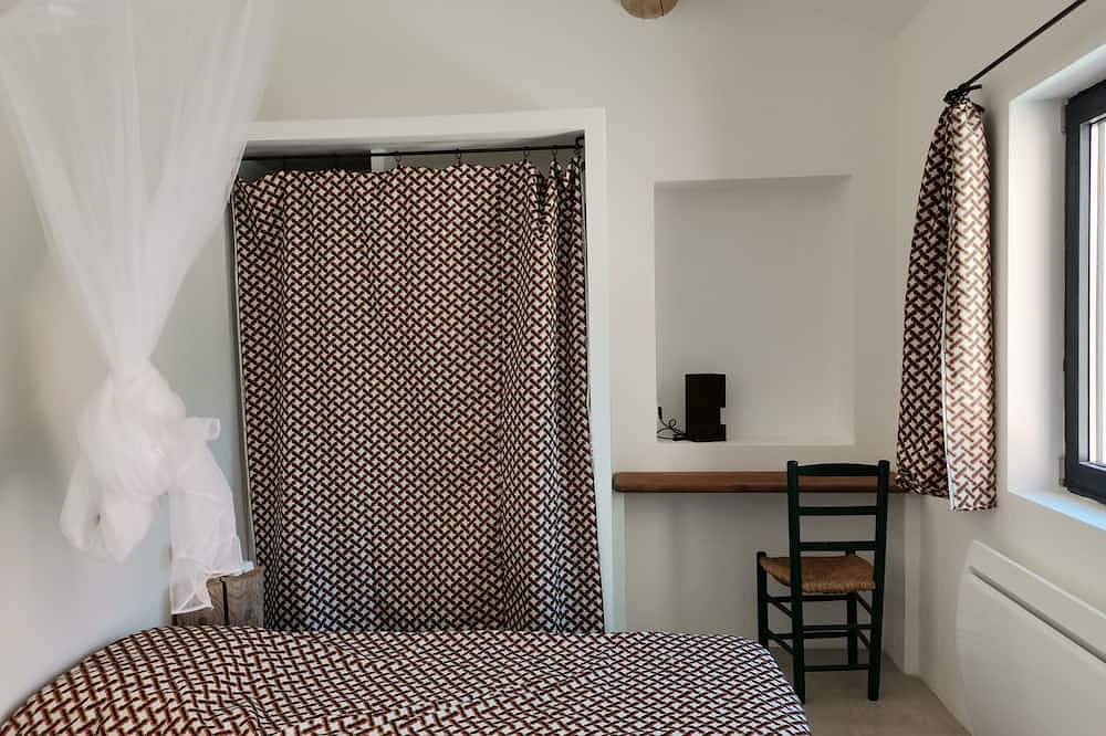 Provence, Luberon: house near Joucas and Gordes. in Joucas, Regionaler Naturpark Luberon