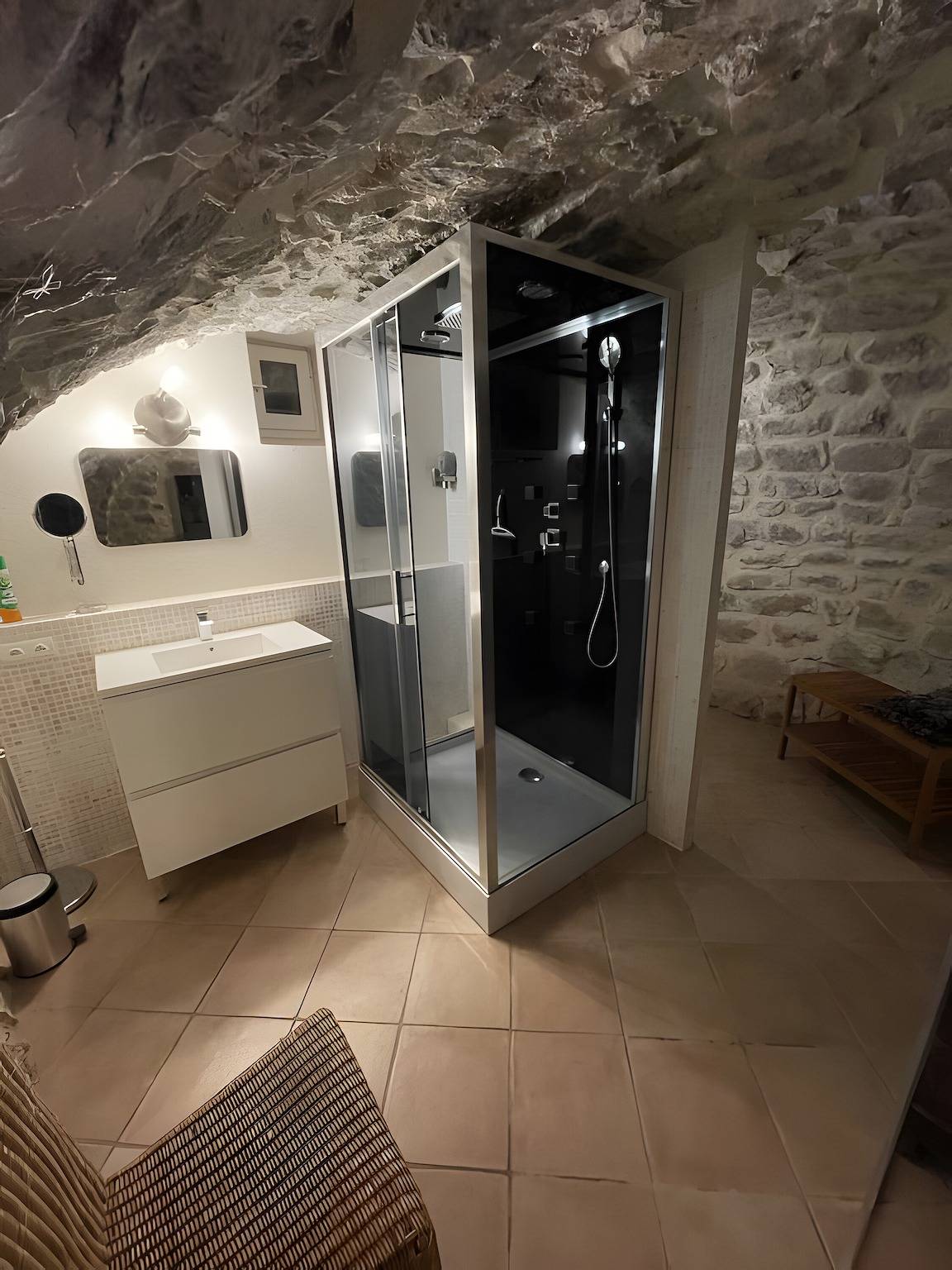 Suite « La Charbonnière » con piscina compartida, terraza y Wi-Fi in Saint-Alban-Auriolles, Ardèche