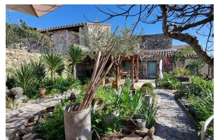 Location de vacances pour 5 personnes, avec jardin ainsi que piscine et vue à Saint-Bauzille-de-Putois