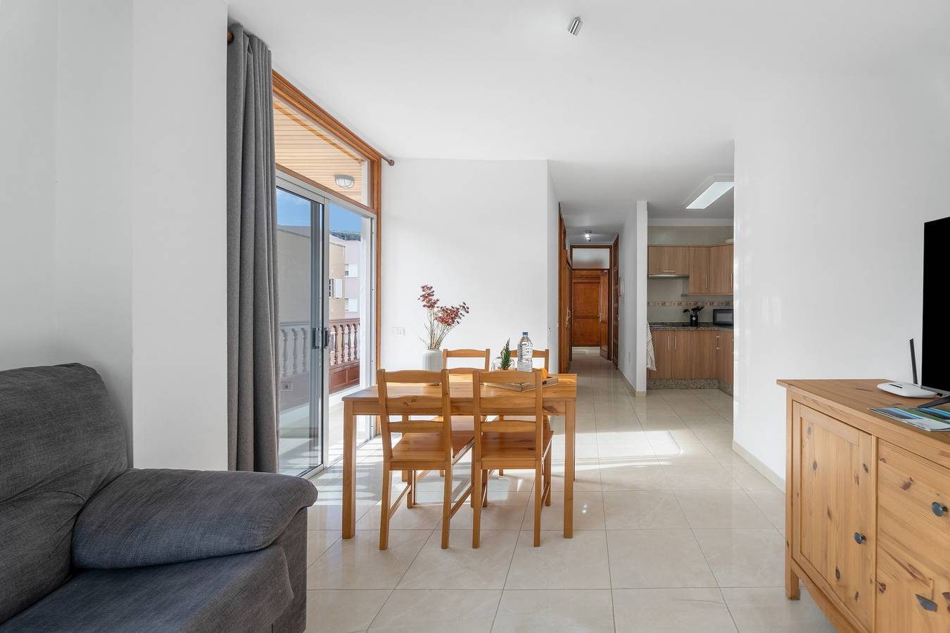 Apartamento entero, Apartamento 'Vivienda Vacacional Ana' con balcón y Wi-Fi in San Sebastián de la Gomera, La Gomera