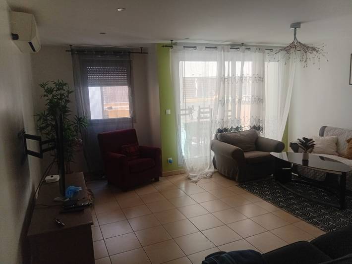 Apartamento entero, Apartamento 'Le Village' con terraza privada, balcón y wifi in Marsella, Marsella region