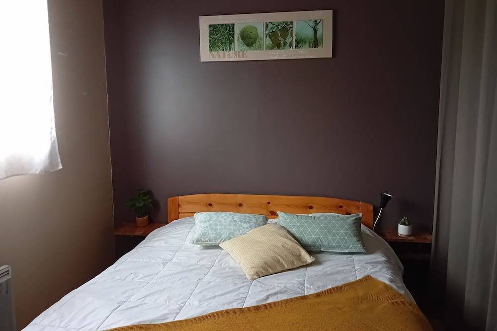 Charming country house with swimming pool in Vannes for family vacations in Vannes, Côte des Mégalithes