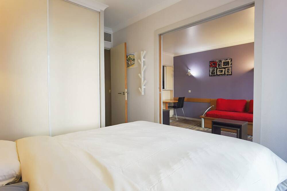 Apartamento entero, 40m2 apt with balcony near Paris La defense ar in Courbevoie, Altos del Sena