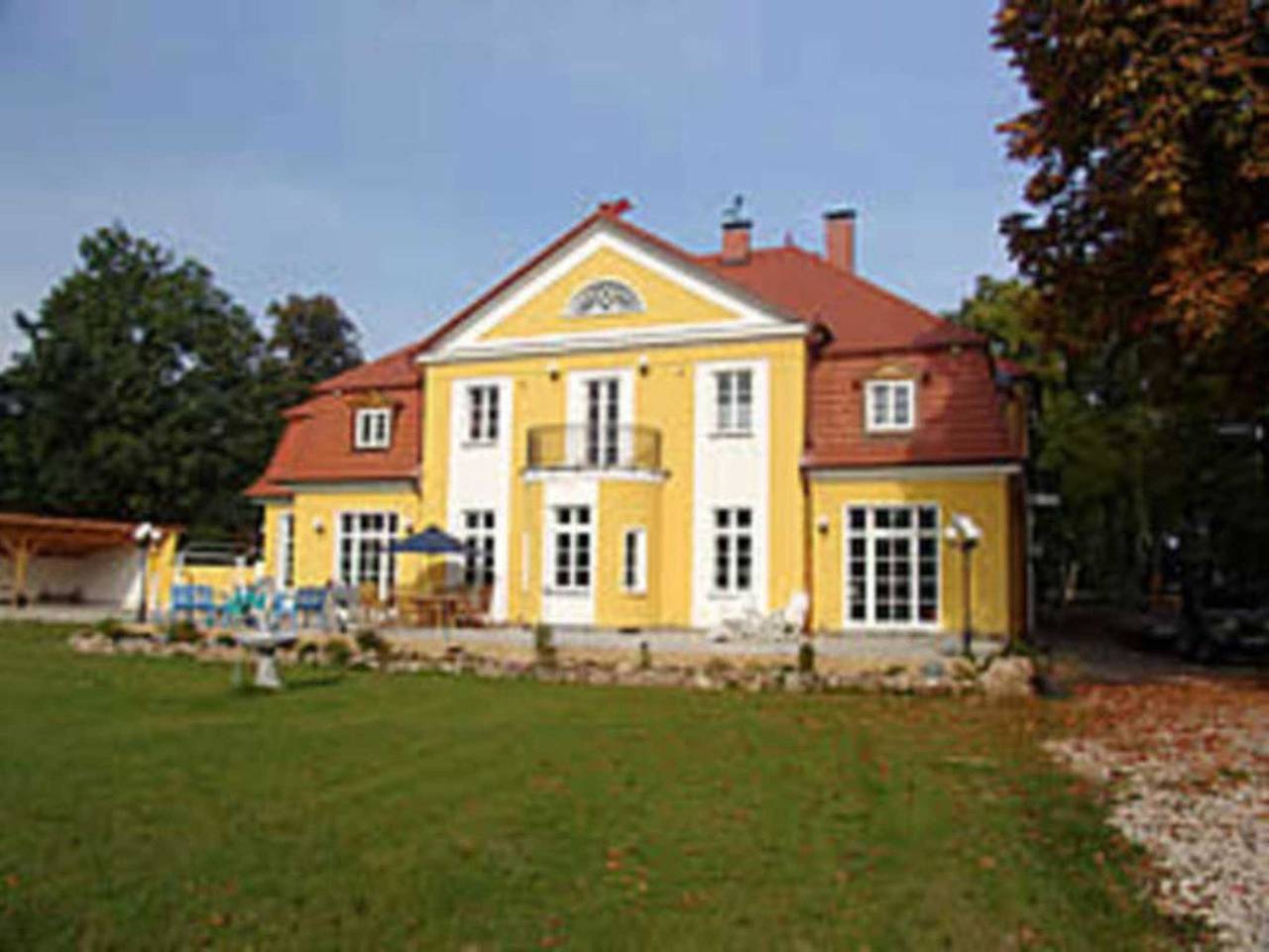 Ganze Ferienwohnung, Herrenhaus Poppelvitz - Ferienwohnung Schloss-Bibliothek in Zudar, Garz/Rügen