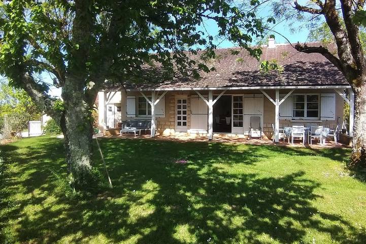 Location de vacances pour 6 personnes, avec jardin à Reilhaguet
