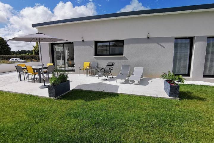Gîte pour 6 personnes, avec terrasse et jardin