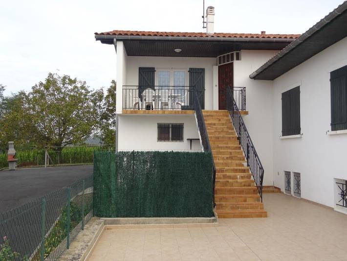 Gîte pour 6 personnes, avec jardin à Isturits