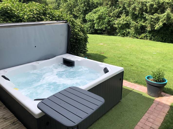 Gîte pour 4 personnes, avec jacuzzi et jardin ainsi que terrasse et sauna, animaux acceptés