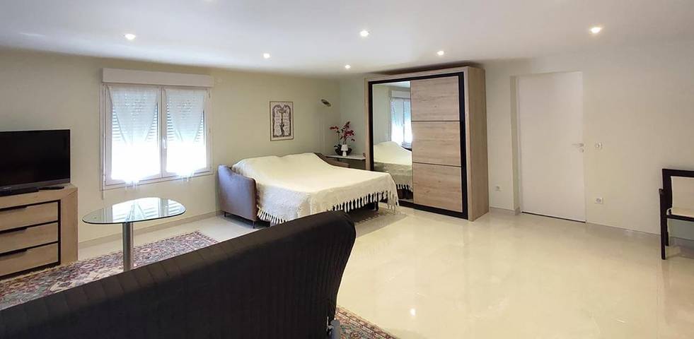 Gîte pour 4 personnes, avec jardin à Villeveyrac - 2