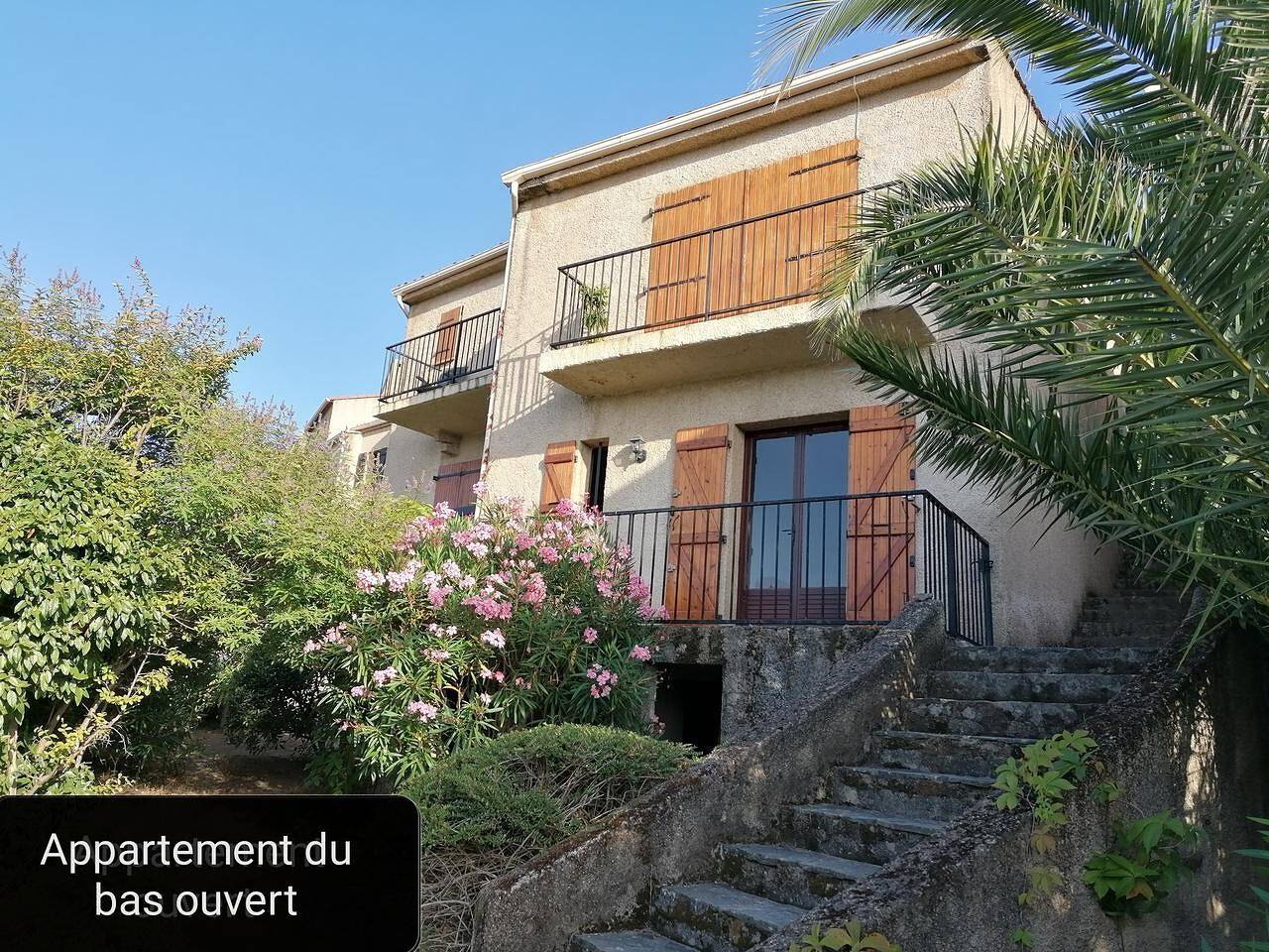 Apartamento entero, Apartamento de vacaciones T2 con vistas al mar, piscina compartida y terraza privada in Propriano, Distrito de Sartène
