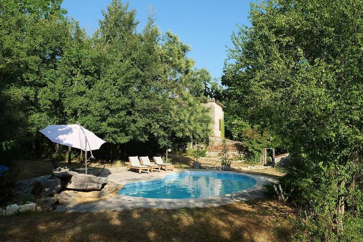 Location de vacances pour 10 personnes, animaux acceptés à Sérignac