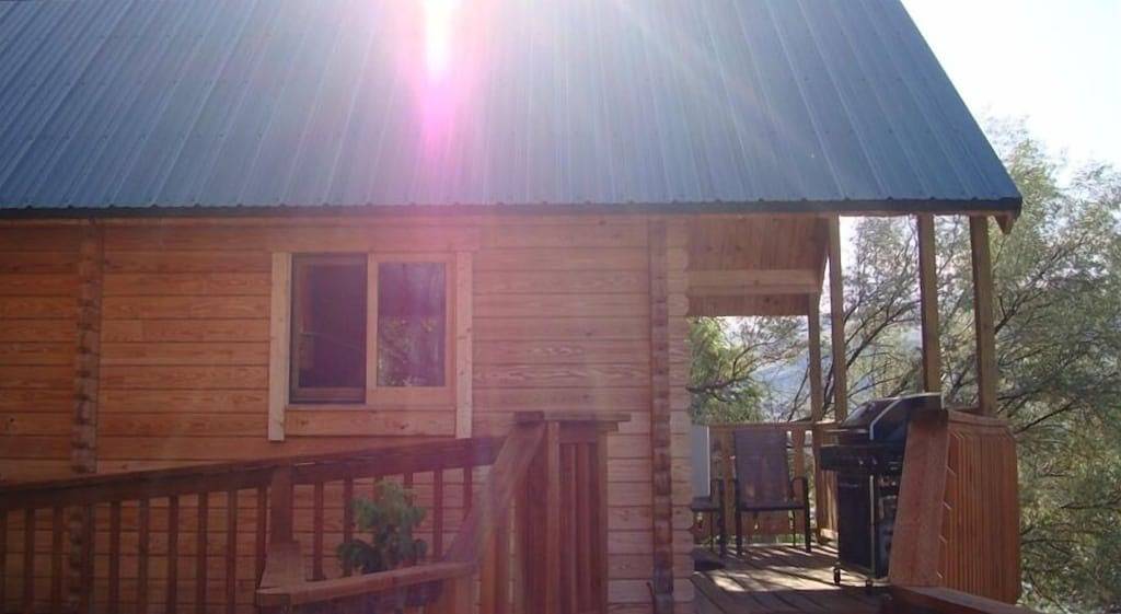 Gemütliche Eagles Nest Cabin Über dem Fluss! 6 Blocks vom Yellowstone Park in Gardiner, Absaroka Range