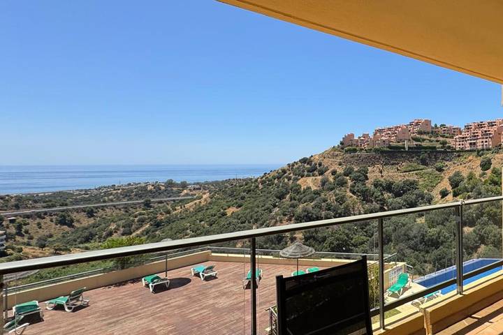 Apartamento de vacaciones para 6 personas, con jardín además de piscina y vistas al mar en Provincia de Málaga