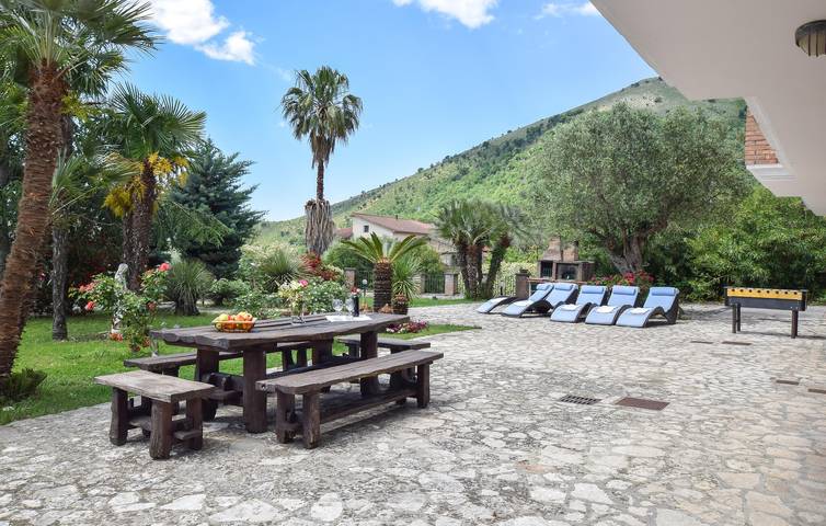 Acogedor apartamento en Caiazzo con aparcamiento, aire acondicionado, terraza y jardín in Caiazzo, Provincia de Caserta