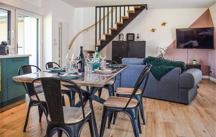 Apartamento de 105m² con piscina, jardín y aparcamiento, cerca del río Le Gouët in Le Vieux-Bourg, Côtes-d'Armor