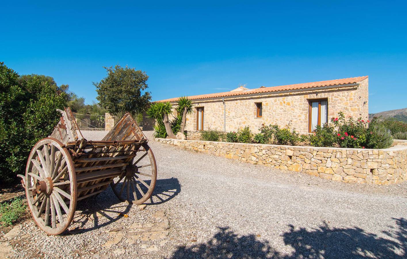 Sunny Terrace Apartment with Pool and WiFi in Artà, East Majorca