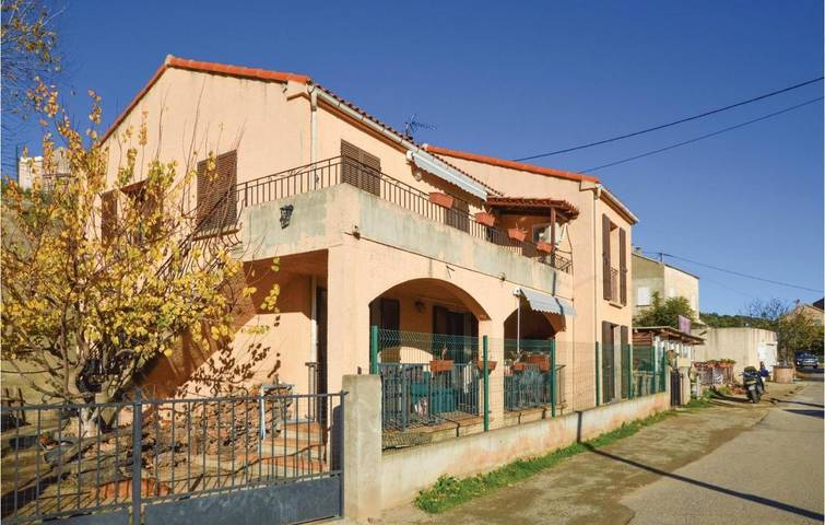 Location de vacances pour 8 personnes, avec jardin à Santo-Pietro-di-Tenda