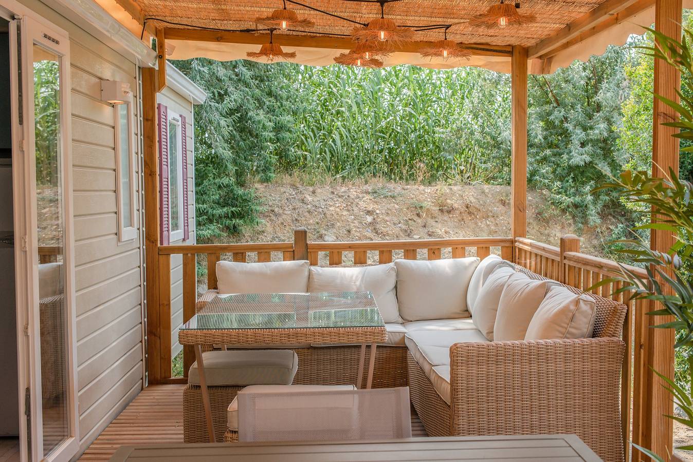 Mobile Home "Les Pieds Dans L'Eau" avec Terrasse Privée, Jardin Privé & A/C in Canet-en-Roussillon, Côte d'Améthyste