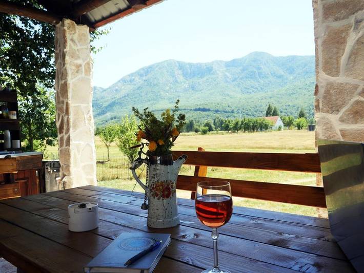 Camping für 3 Personen, mit Terrasse und Ausblick sowie Garten in Montenegro