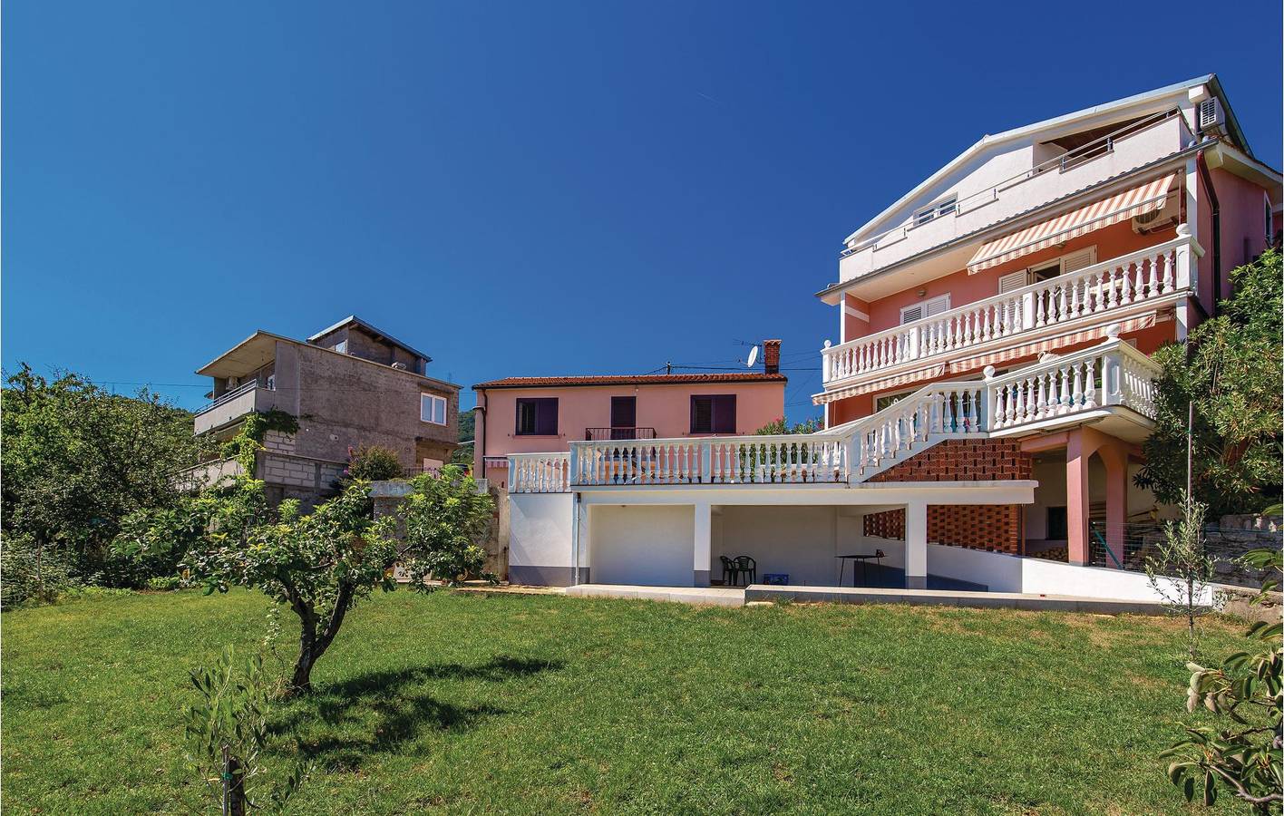 Appartement de vacances entier, Charmant appartement de 2 chambres avec terrasse, à 2,5 km de la plage in Opatija Riviera