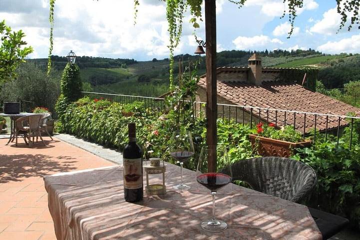 Agriturismo per 2 persone, con giardino e terrazza nonché piscina in Tavarnelle Val di Pesa