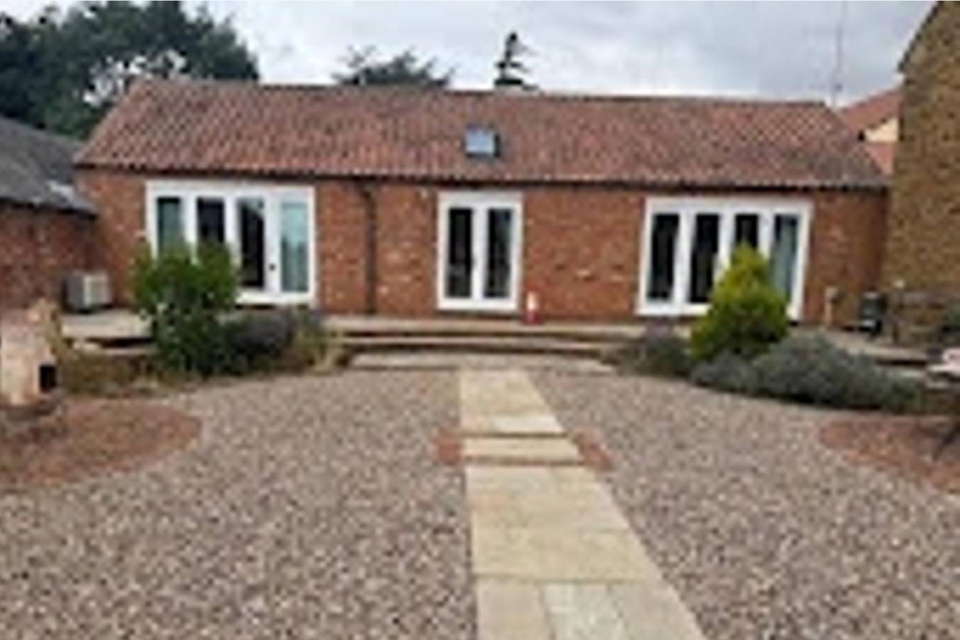 2 Bed Barn Sleeps 4 with Enclosed Garden in Kettering, Northamptonshire