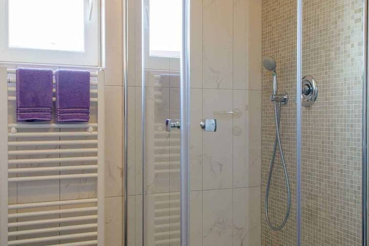 Ferienwohnung für 4 Personen, mit Garten in Okrug Gornji - 3